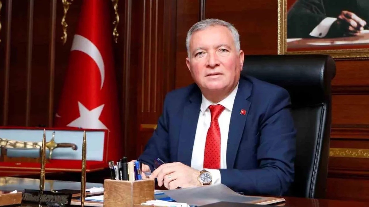 Başkan Kepenek: "Geleceğin mimarı çocuklarımızın bayramı kutlu olsun"
