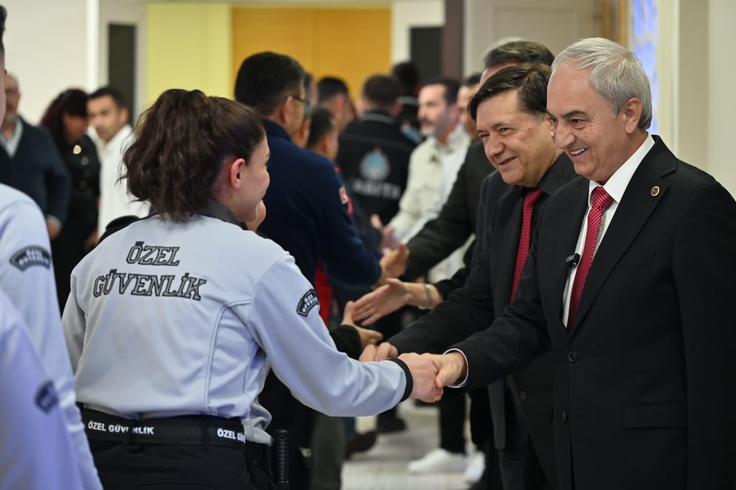 Başkan Kocagöz belediye personeliyle bayramlaştı
