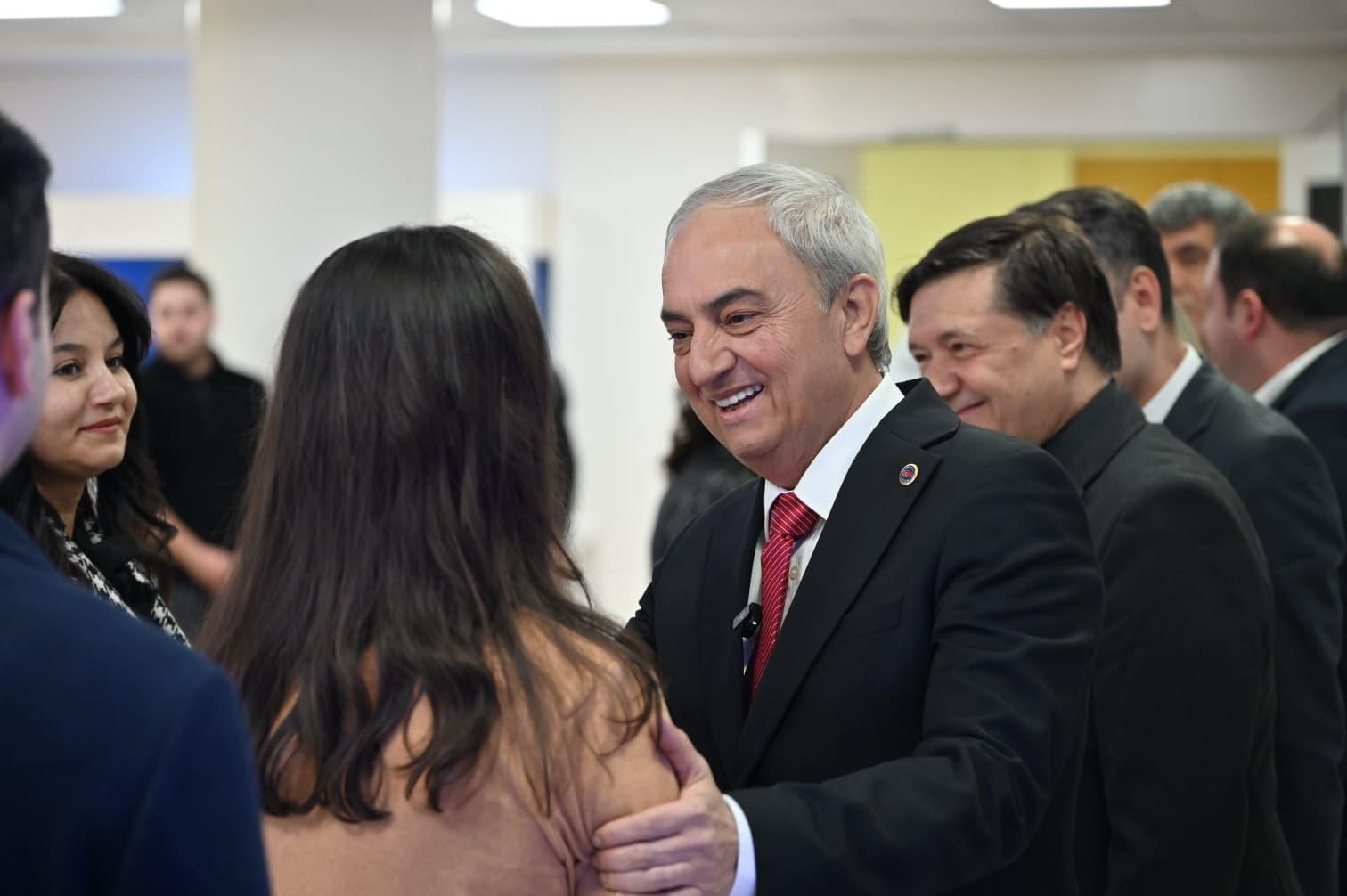 Başkan Kocagöz belediye personeliyle bayramlaştı
