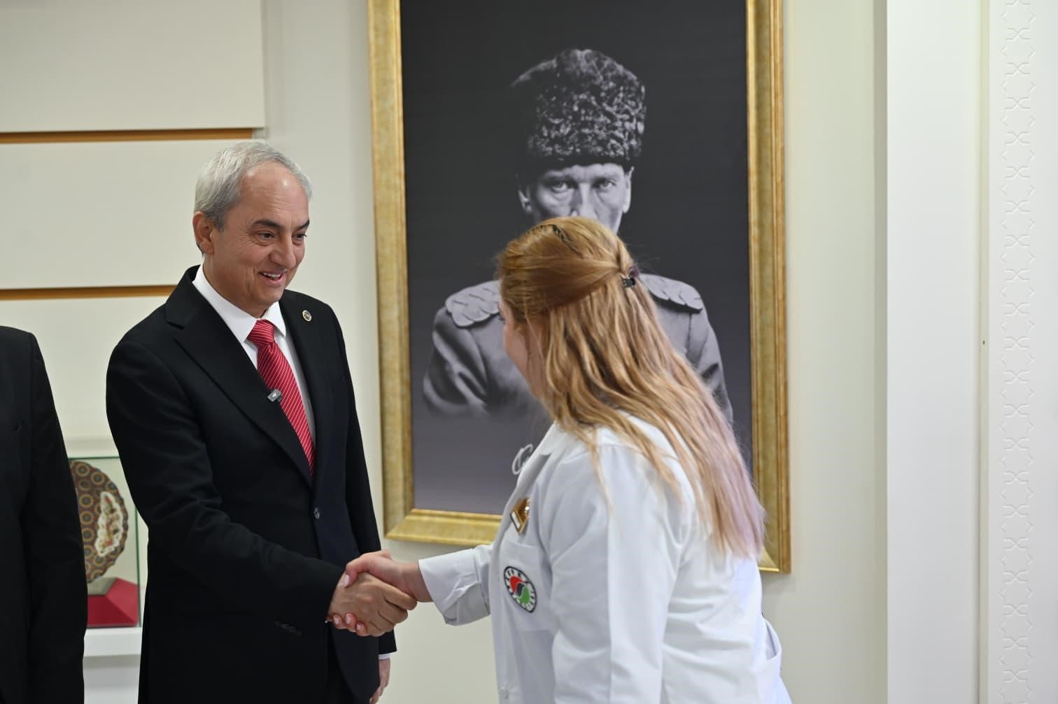 Başkan Kocagöz belediye personeliyle bayramlaştı
