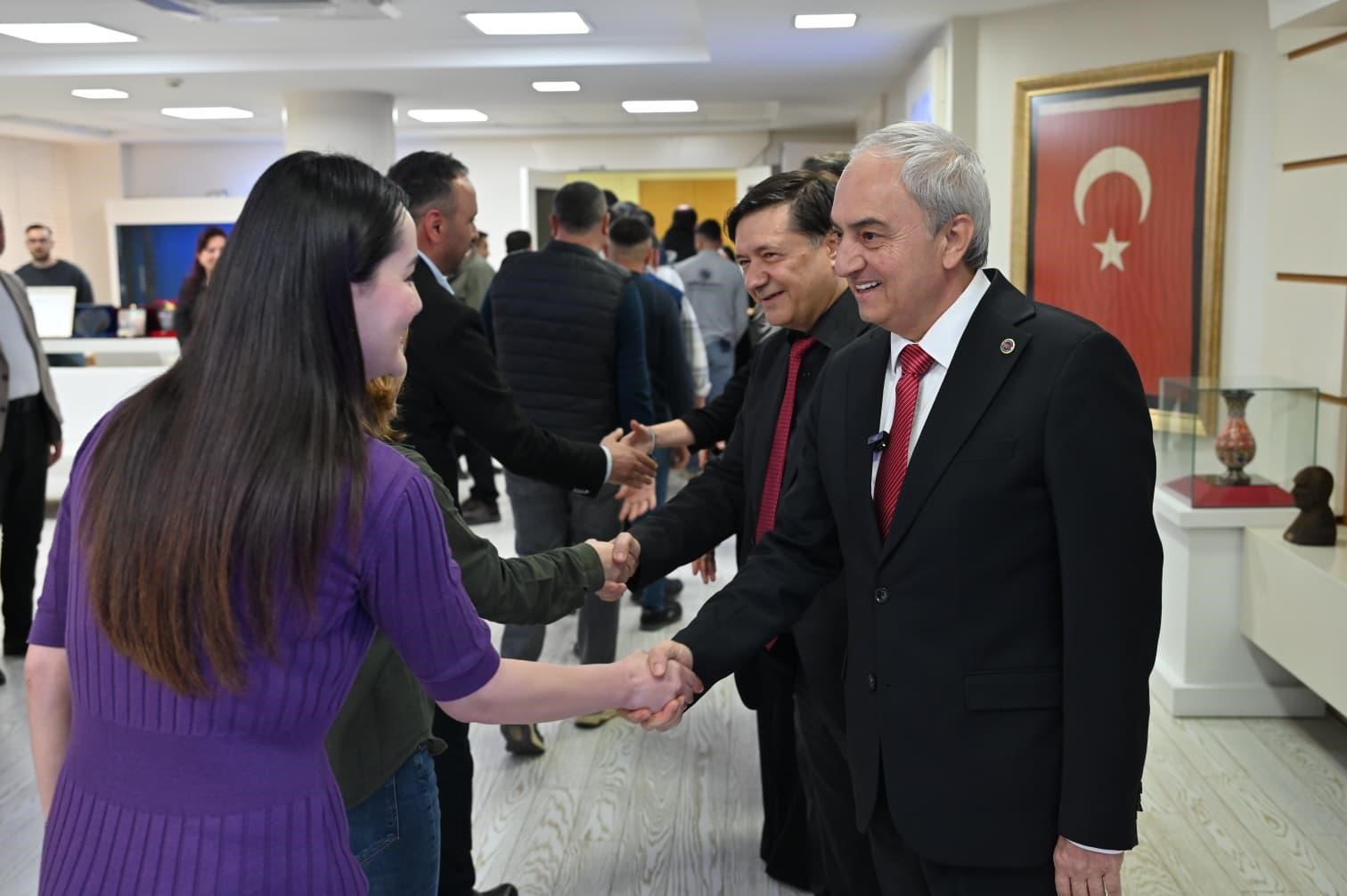 Başkan Kocagöz belediye personeliyle bayramlaştı
