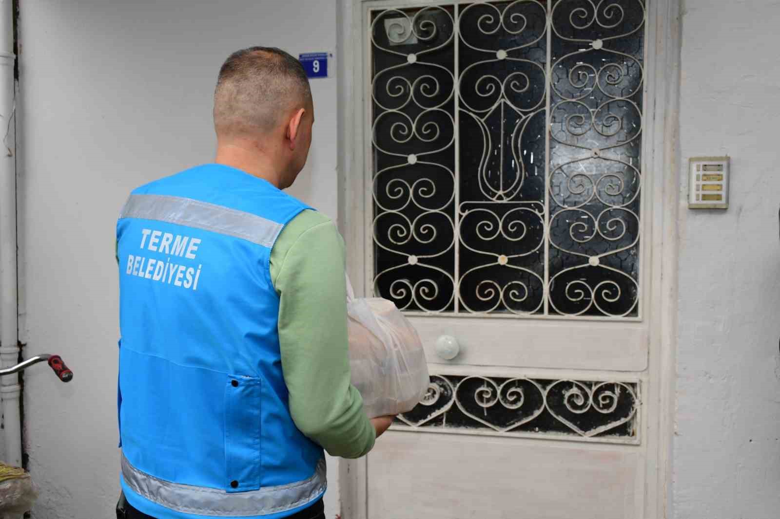 Başkan Kul: "Terme’de kimsesizlerin yanındayız"
Başkan Kul: "Terme’de kimsesizlerin yanındayız"