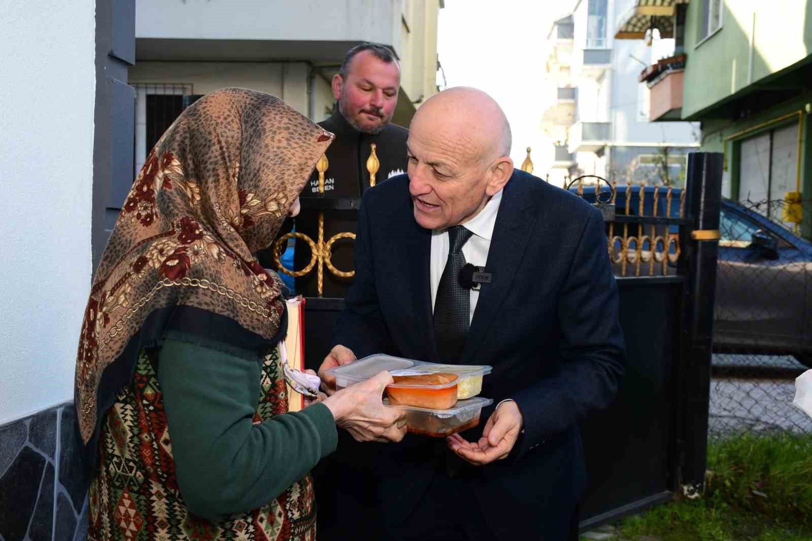 Başkan Kul: "Terme’de kimsesizlerin yanındayız"
Başkan Kul: "Terme’de kimsesizlerin yanındayız"