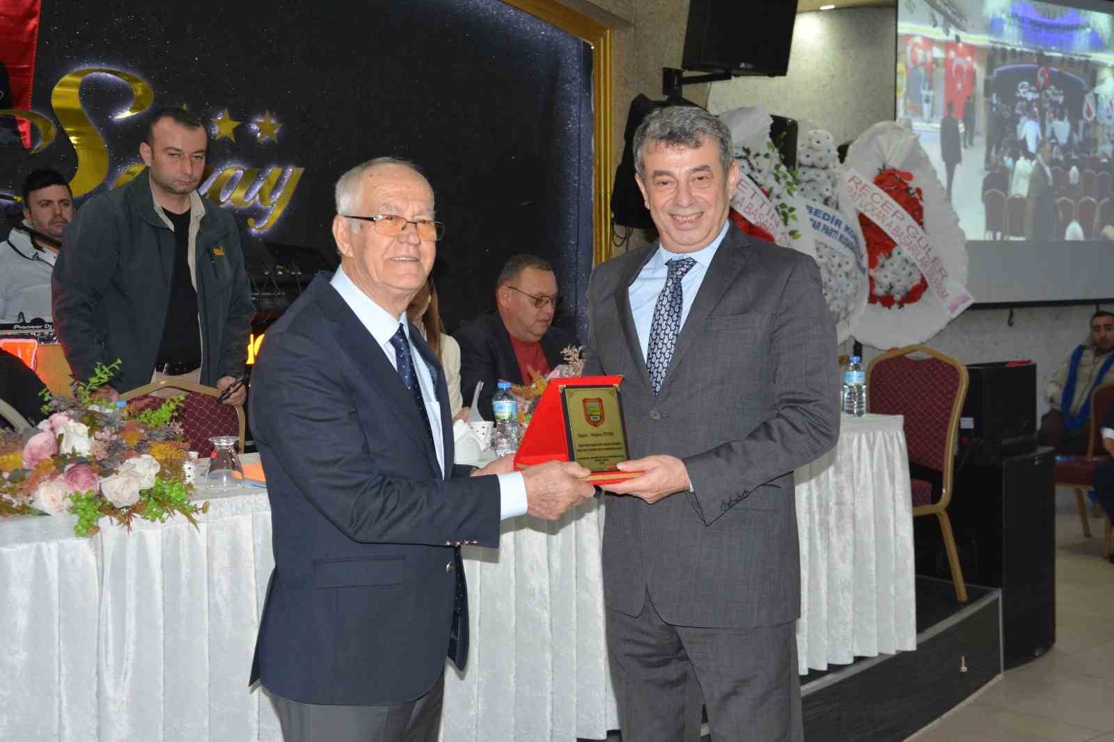 Başkan Künkcü: "Hüsnü başkanımıza sıkılan kurşun, birlik ve beraberliğimize sıkılmıştır"
Başkan Künkcü: "Hüsnü başkanımıza sıkılan kurşun, birlik ve beraberliğimize sıkılmıştır"