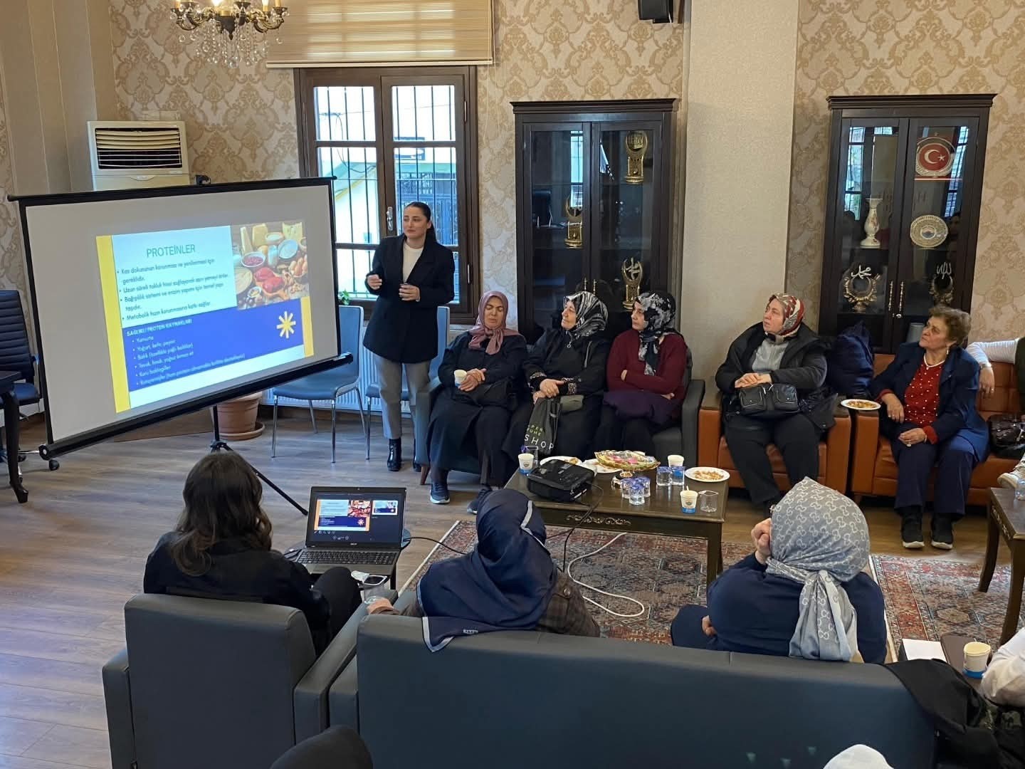 Başkan Kurnaz: "Diyetisyenlerimiz, kadınlarımızın hizmetinde"
