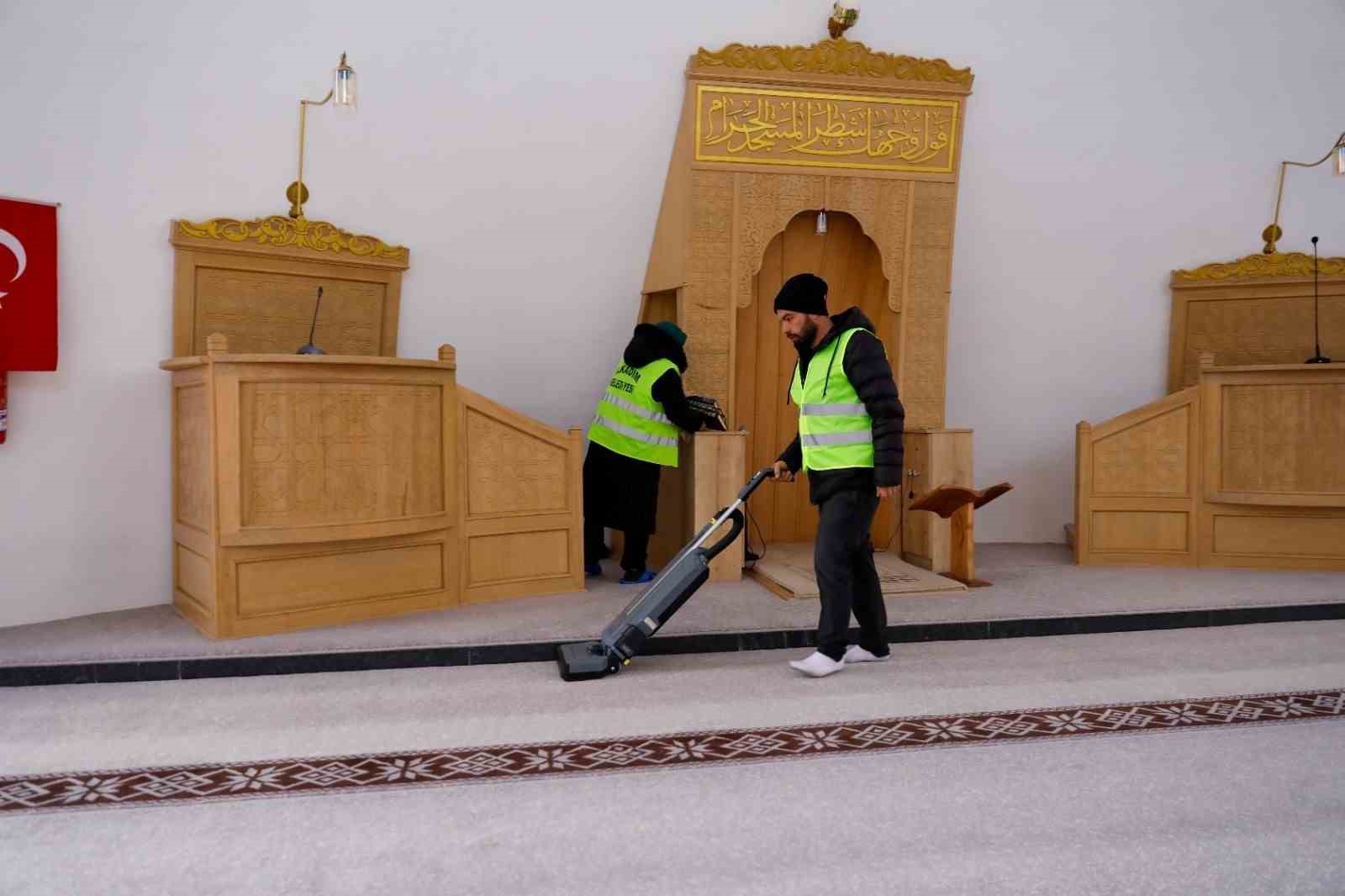 Başkan Kurnaz: "İbadethanelerimizi Ramazan ayına hazırlıyoruz"
