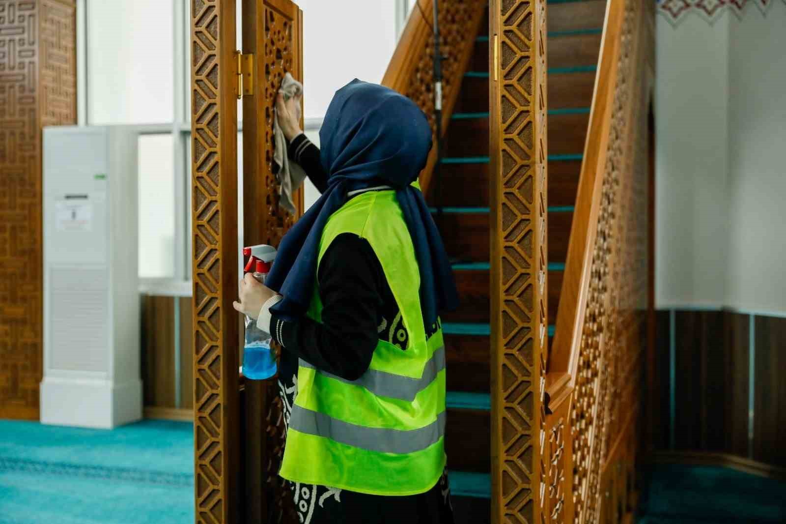 Başkan Kurnaz: "İbadethanelerimizi Ramazan ayına hazırlıyoruz"
