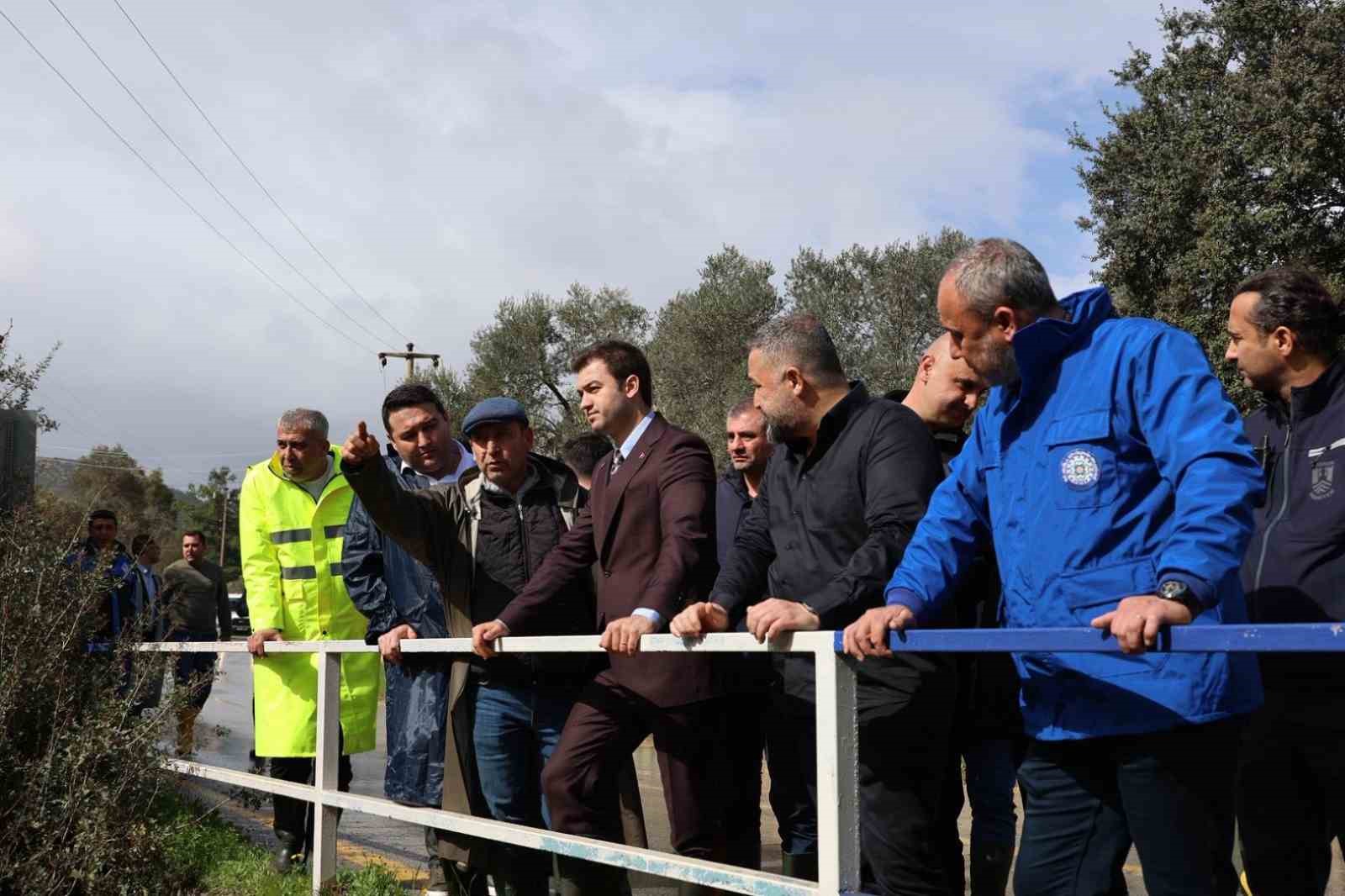 Başkan Mandalinci su taşkınlarının yaşandığı Kızılağaç’ta incelemelerde bulundu
