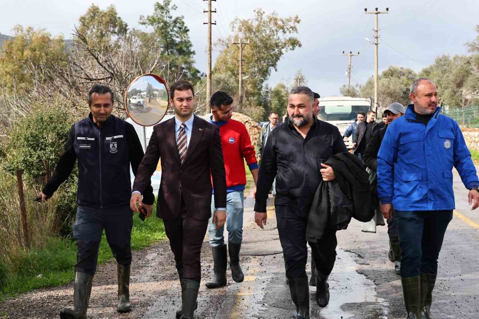 Başkan Mandalinci su taşkınlarının yaşandığı Kızılağaç’ta incelemelerde bulundu
