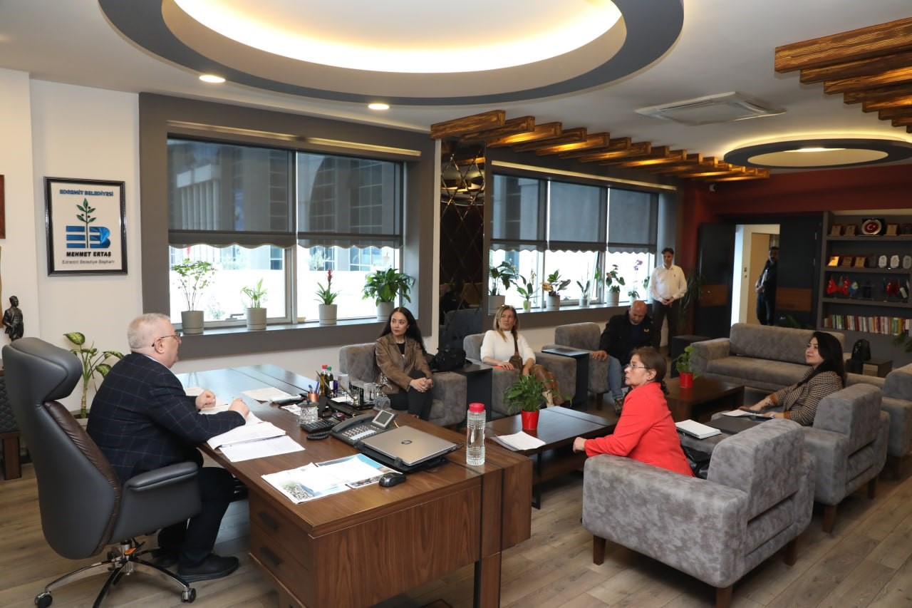 Başkan Mehmet Ertaş hayvanseverlerle bir araya geldi
