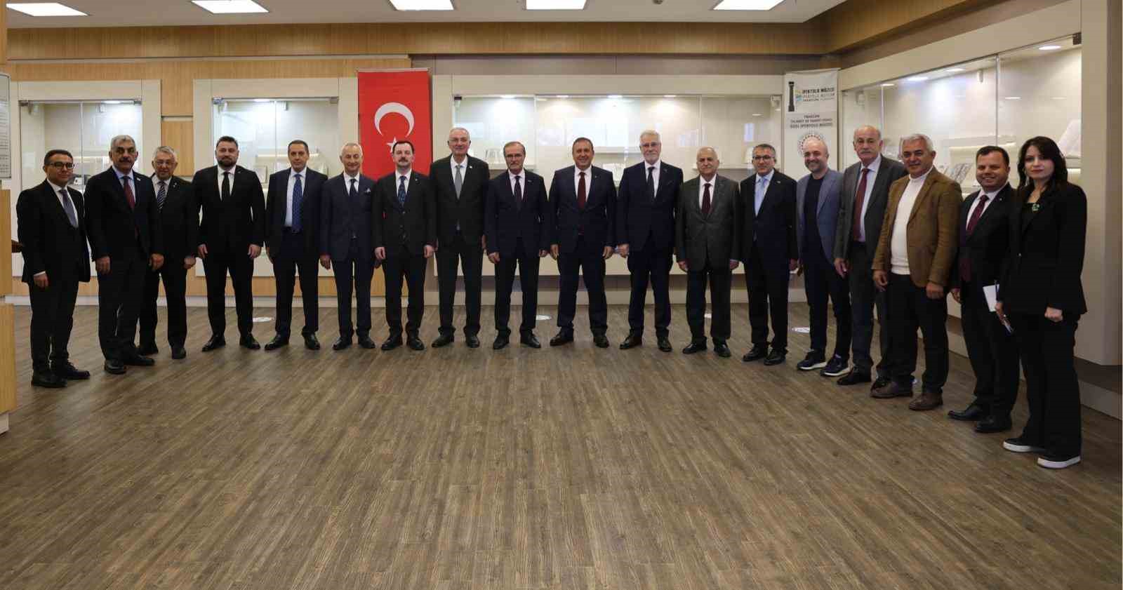 Başkan Memet Aslan OSBÜK zirvesi için Trabzon’da
