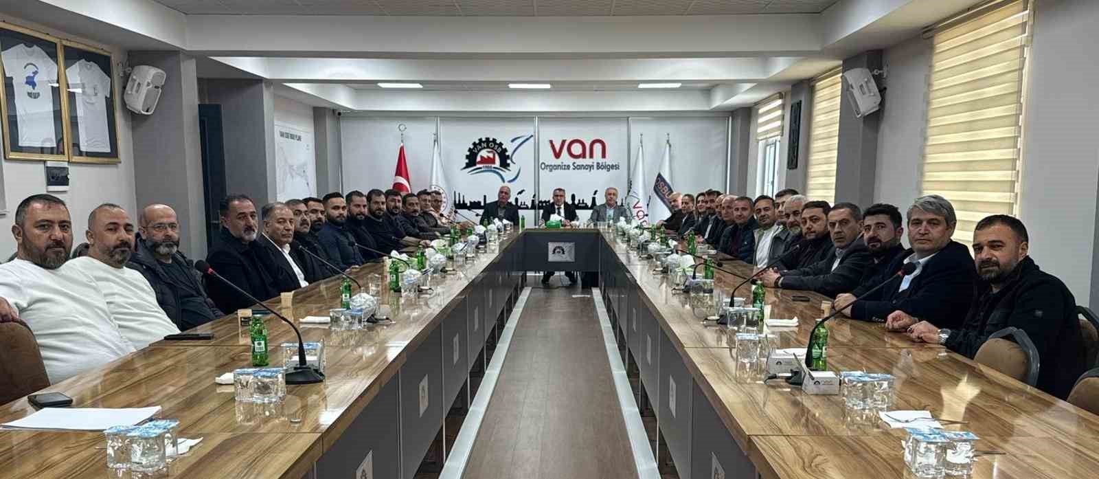 Başkan Memet Aslan sanayicilerle bir araya geldi
Başkan Memet Aslan sanayicilerle bir araya geldi