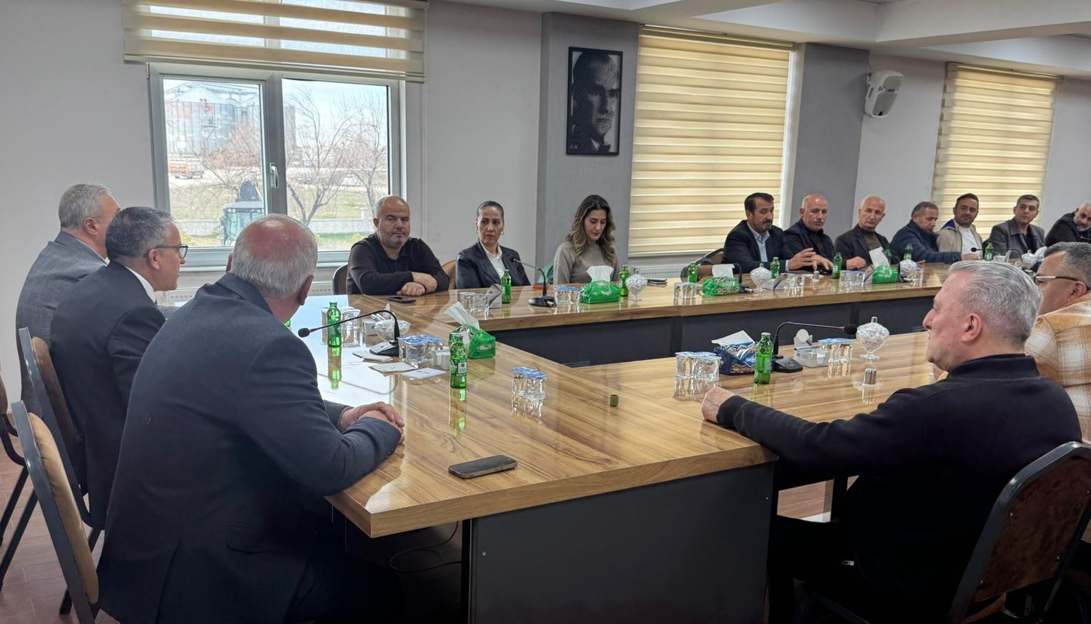 Başkan Memet Aslan sanayicilerle bir araya geldi
Başkan Memet Aslan sanayicilerle bir araya geldi