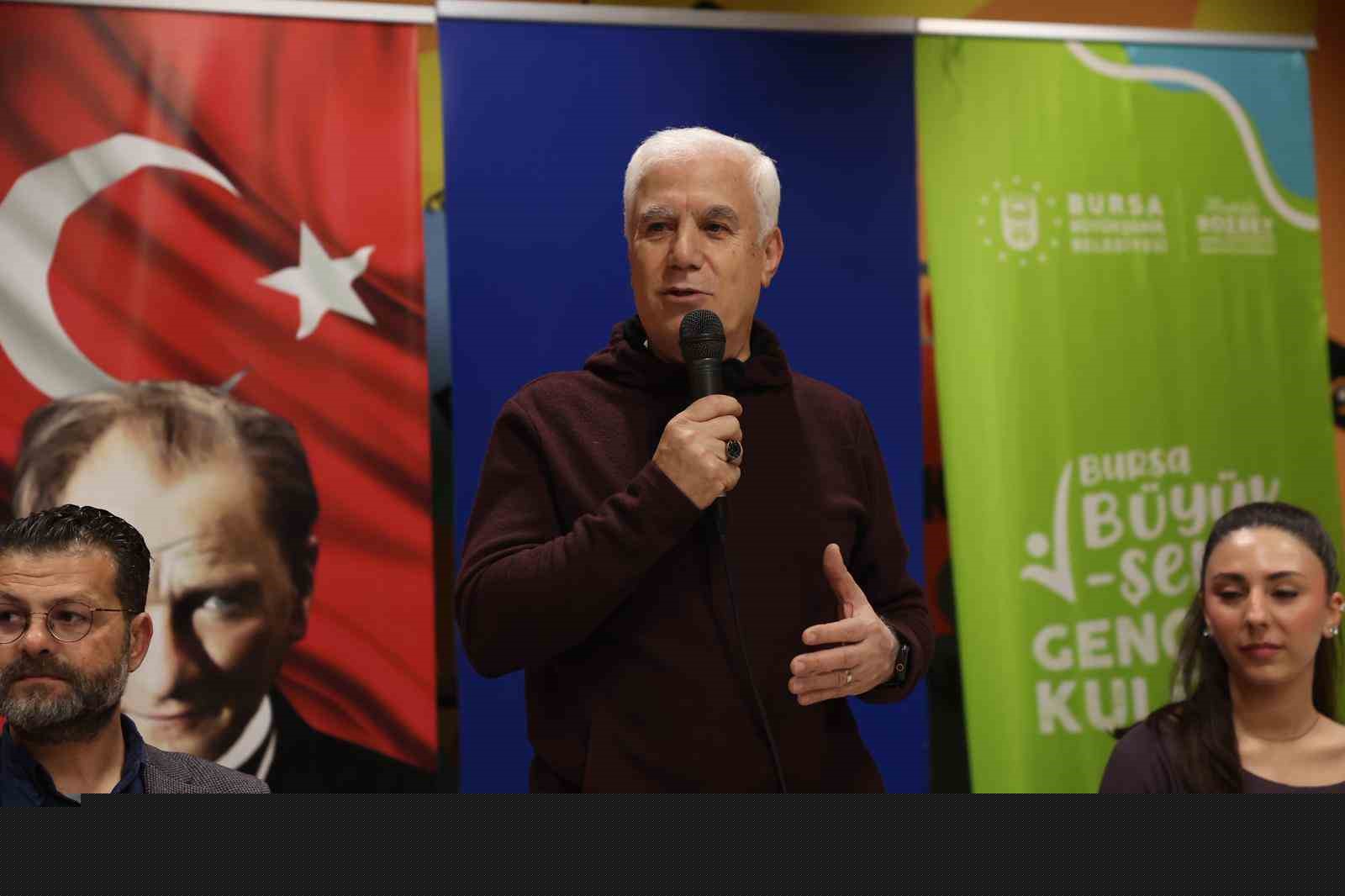 Başkan Mustafa Bozbey, gençlere sahur yaptı
