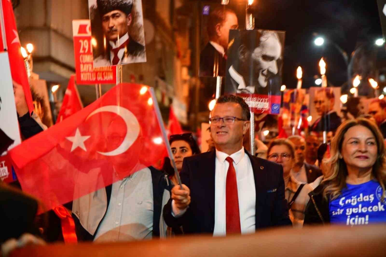 Başkan Öküzcüoğlu yılın en başarılı ilçe belediye başkanı seçildi
Başkan Öküzcüoğlu yılın en başarılı ilçe belediye başkanı seçildi