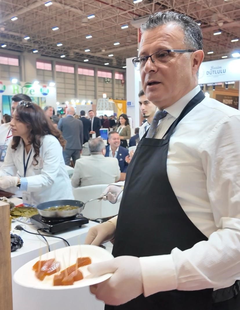 Başkan önlük giydi, Alaşehir’i EMITT’te tanıttı
