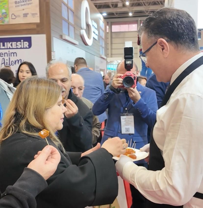 Başkan önlük giydi, Alaşehir’i EMITT’te tanıttı
