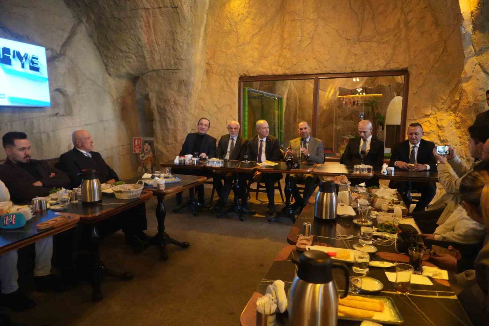 Başkan Özdemir: "Gazeteciler en özel günlerinde bile mesleklerini bırakamıyor"
