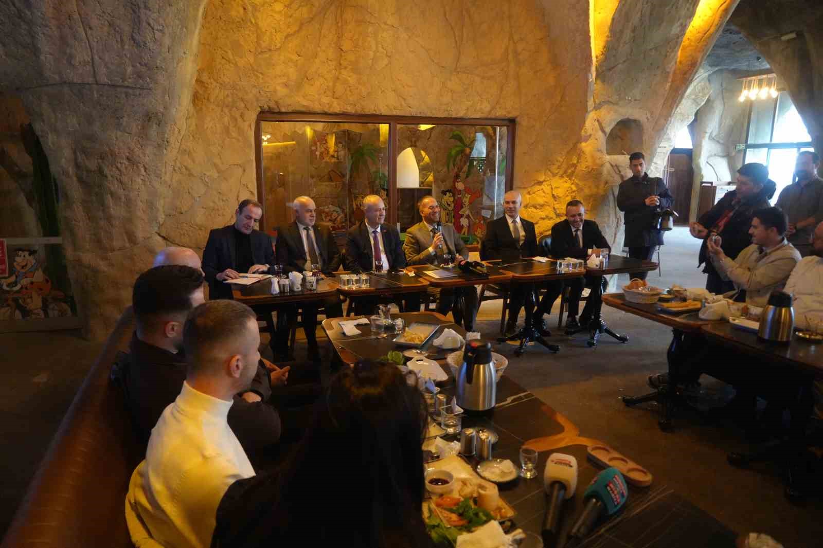 Başkan Özdemir: "Gazeteciler en özel günlerinde bile mesleklerini bırakamıyor"
