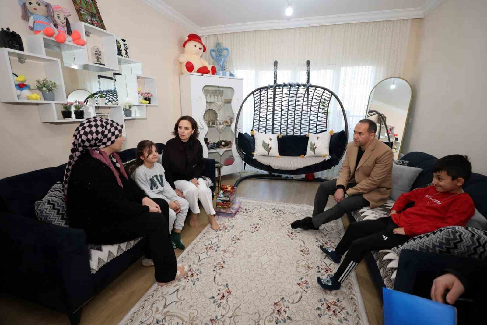 Başkan Özdemir’den çat kapı ziyaret
