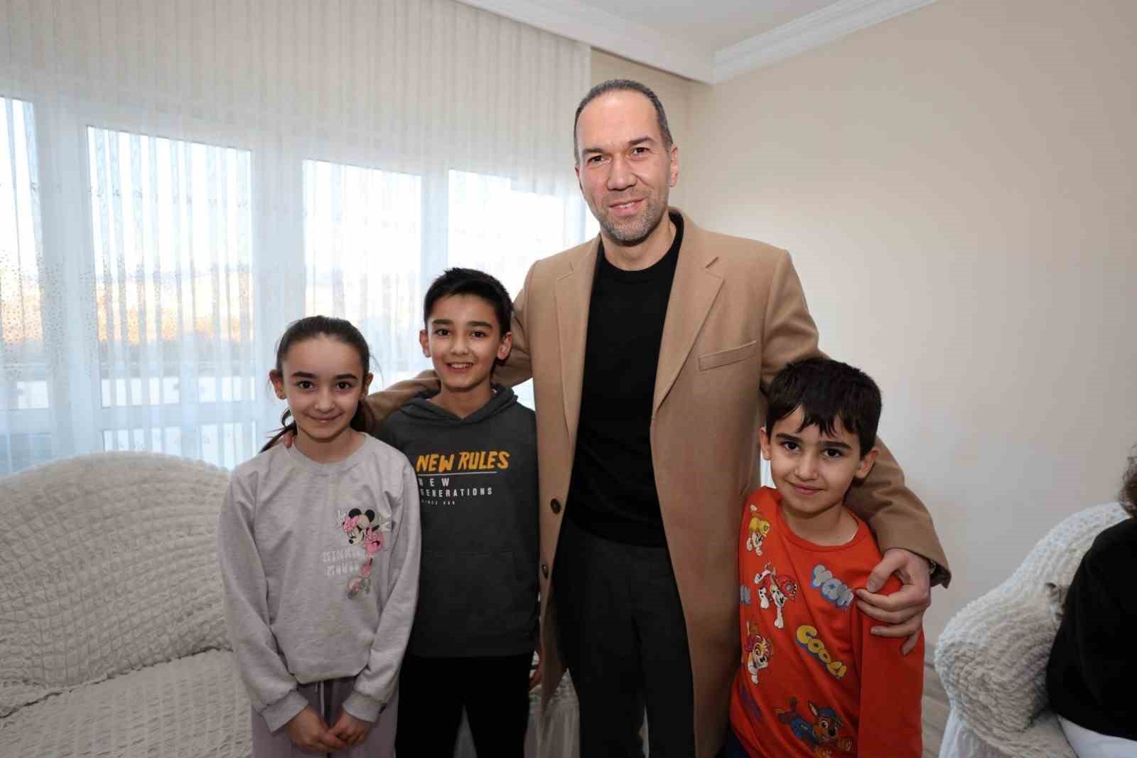 Başkan Özdemir’den çat kapı ziyaret
