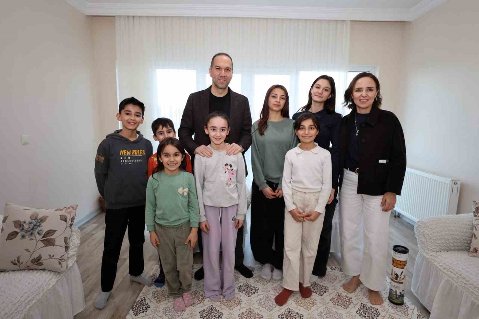 Başkan Özdemir’den çat kapı ziyaret
