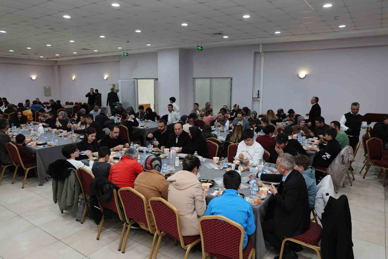 Başkan Özdoğan: "Hizmet ve eser siyasetini birlikte yapıyoruz"
