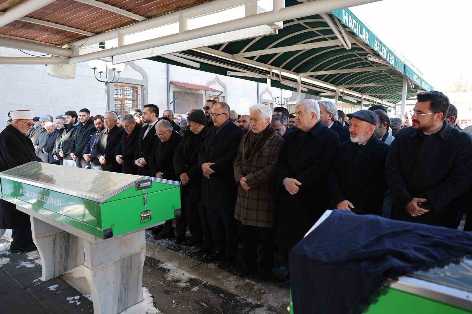 Başkan Özdoğan’dan Ekici ailesine taziye
Başkan Özdoğan’dan Ekici ailesine taziye