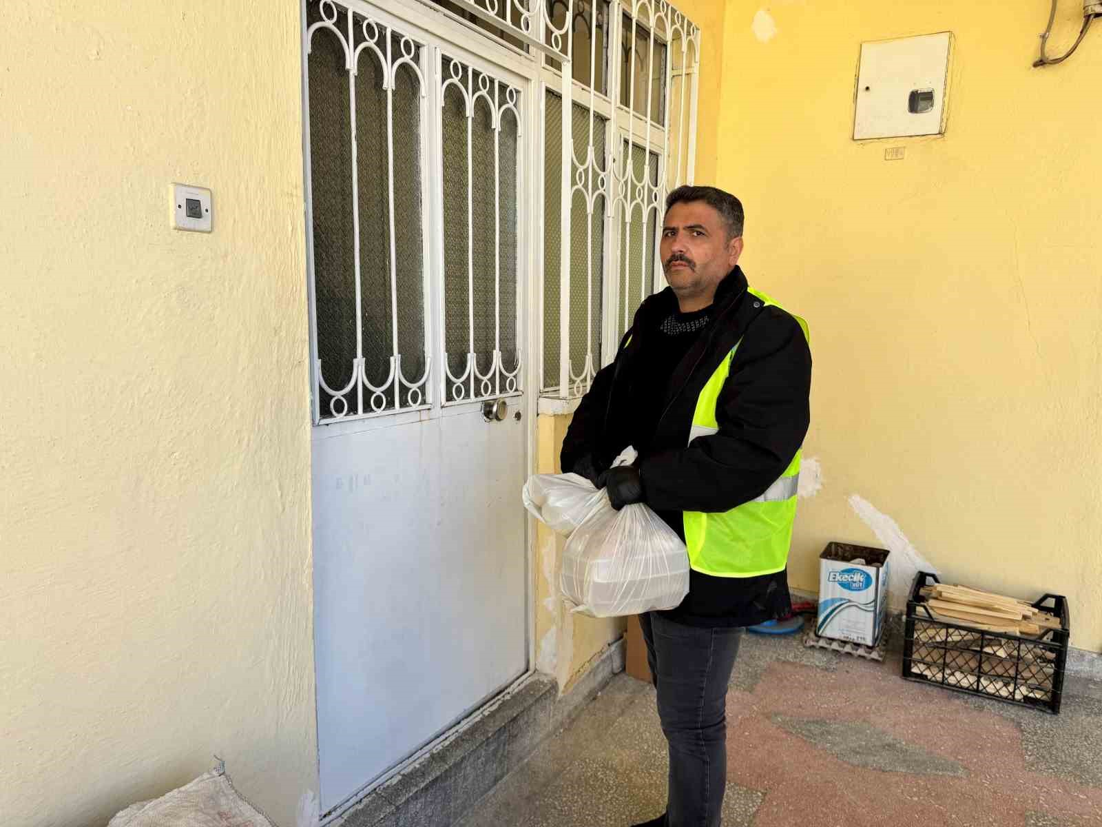 Başkan Özdoğan’dan Hacılar’da Ramazan dayanışması
