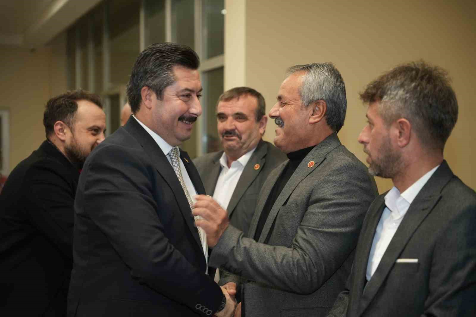 Başkan Özel: "Muhtarlar bizim en yakın mesai arkadaşımız"
Başkan Özel: "Muhtarlar bizim en yakın mesai arkadaşımız"