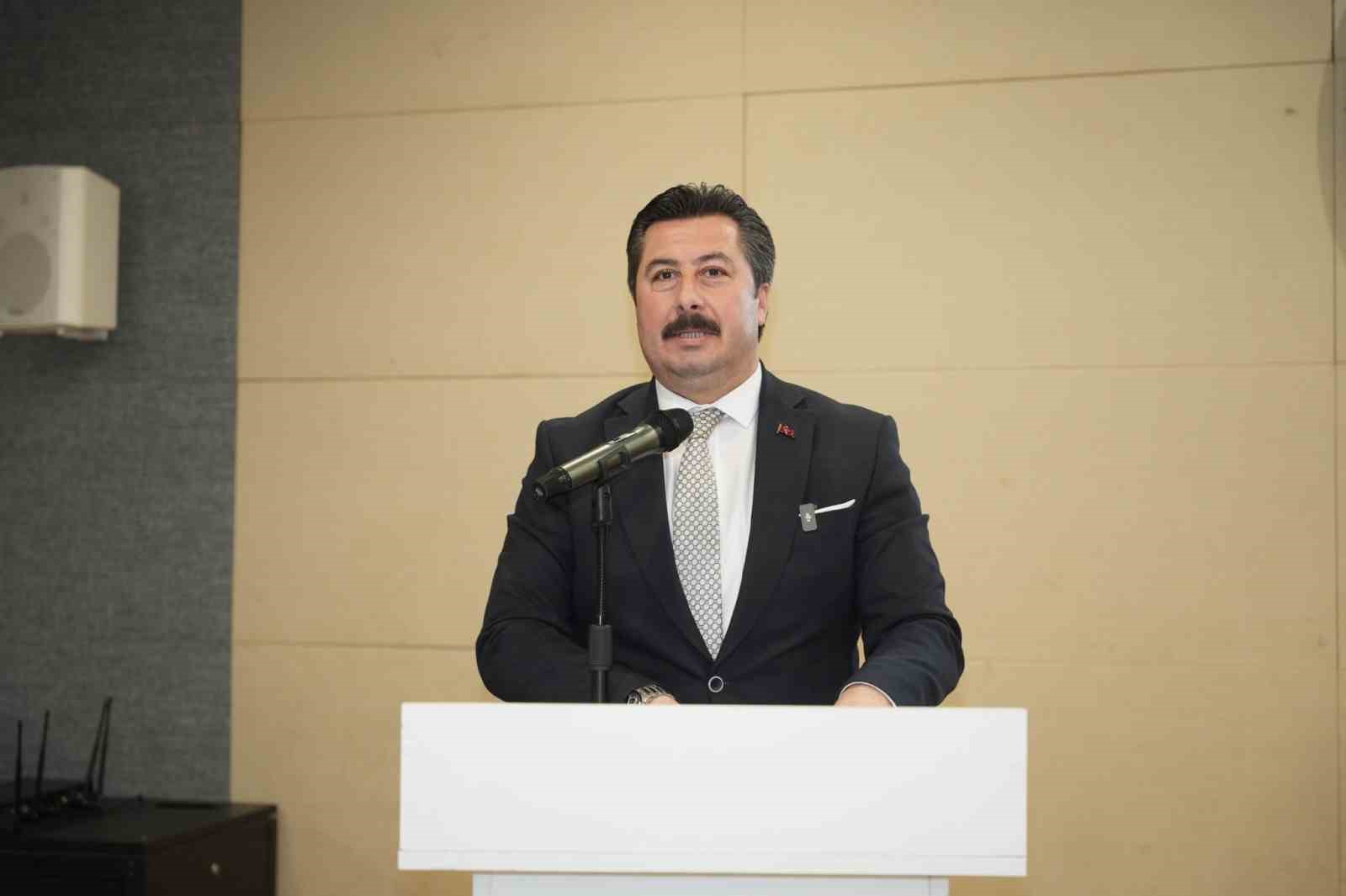 Başkan Özel: "Muhtarlar bizim en yakın mesai arkadaşımız"
Başkan Özel: "Muhtarlar bizim en yakın mesai arkadaşımız"