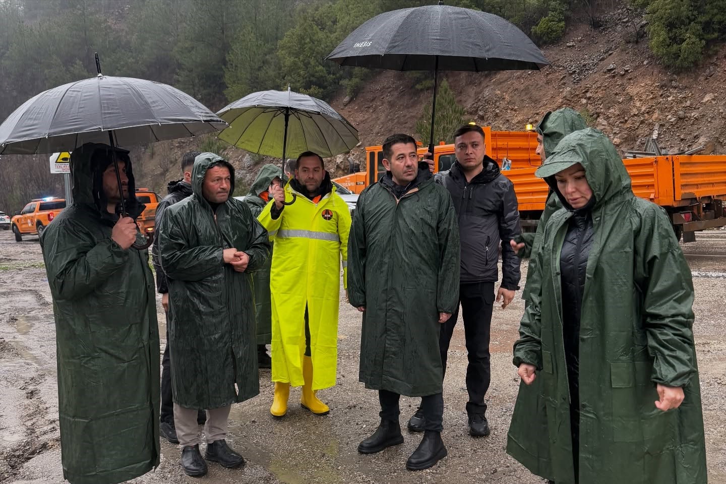 Başkan Özen’den heyelan uyarısı: "Zorunlu olmadıkça yola çıkmayın"
