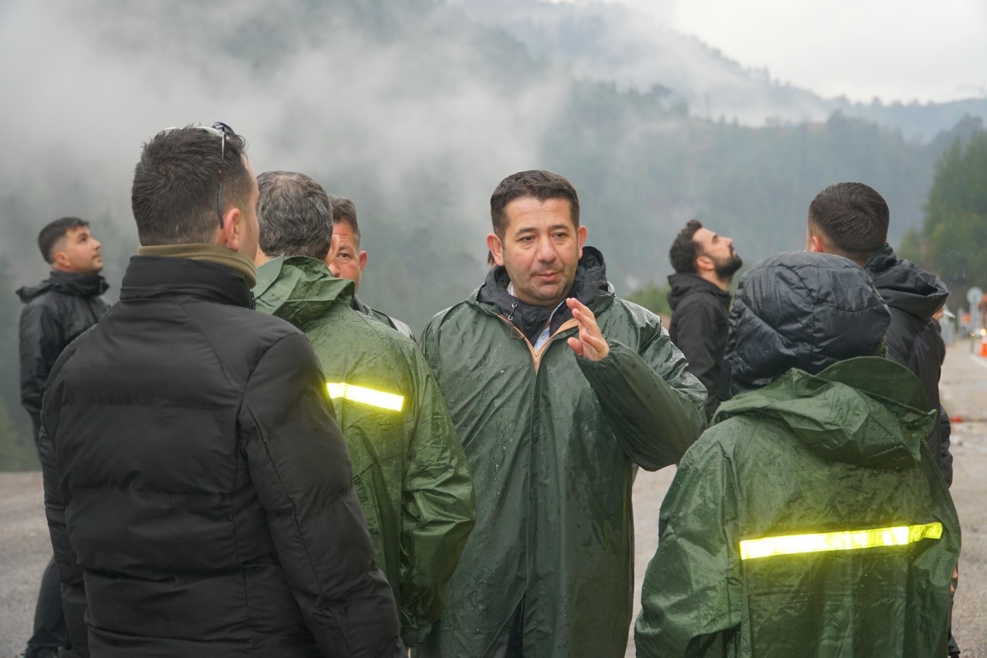 Başkan Özen’den heyelan uyarısı: "Zorunlu olmadıkça yola çıkmayın"
