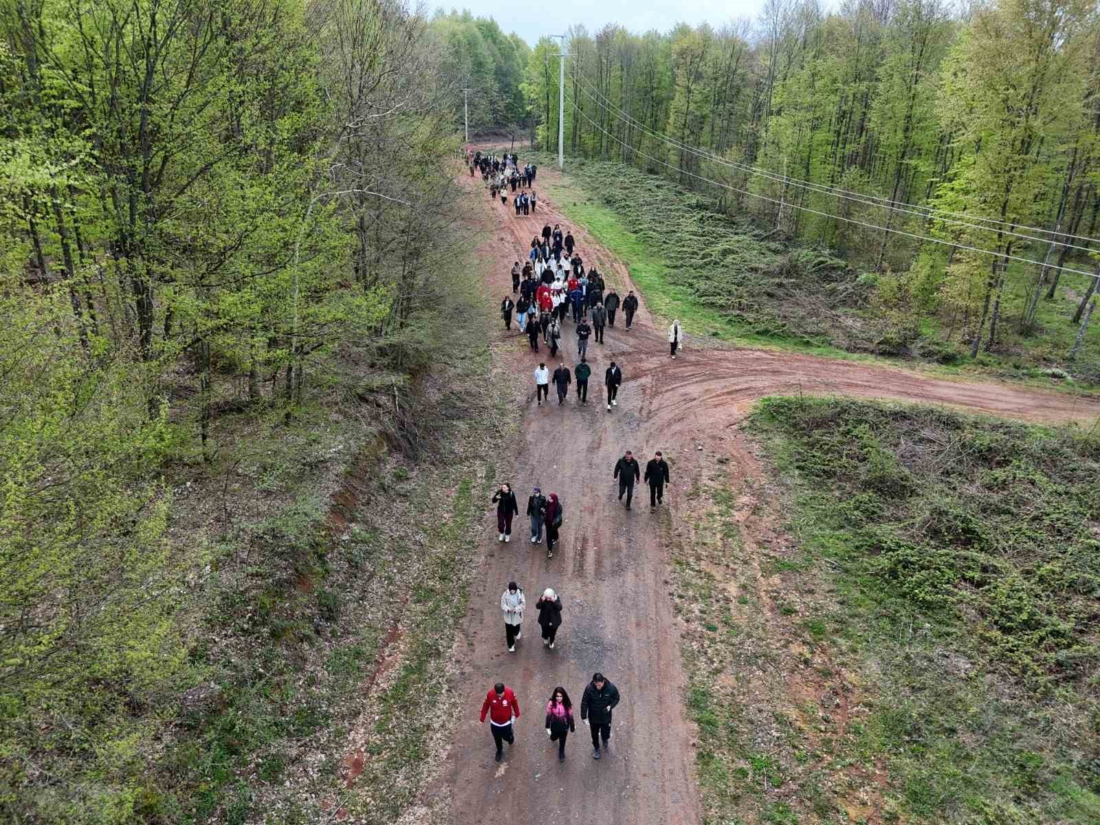 Başkan Özlü, gençlerle doğa yürüyüşü yaptı
