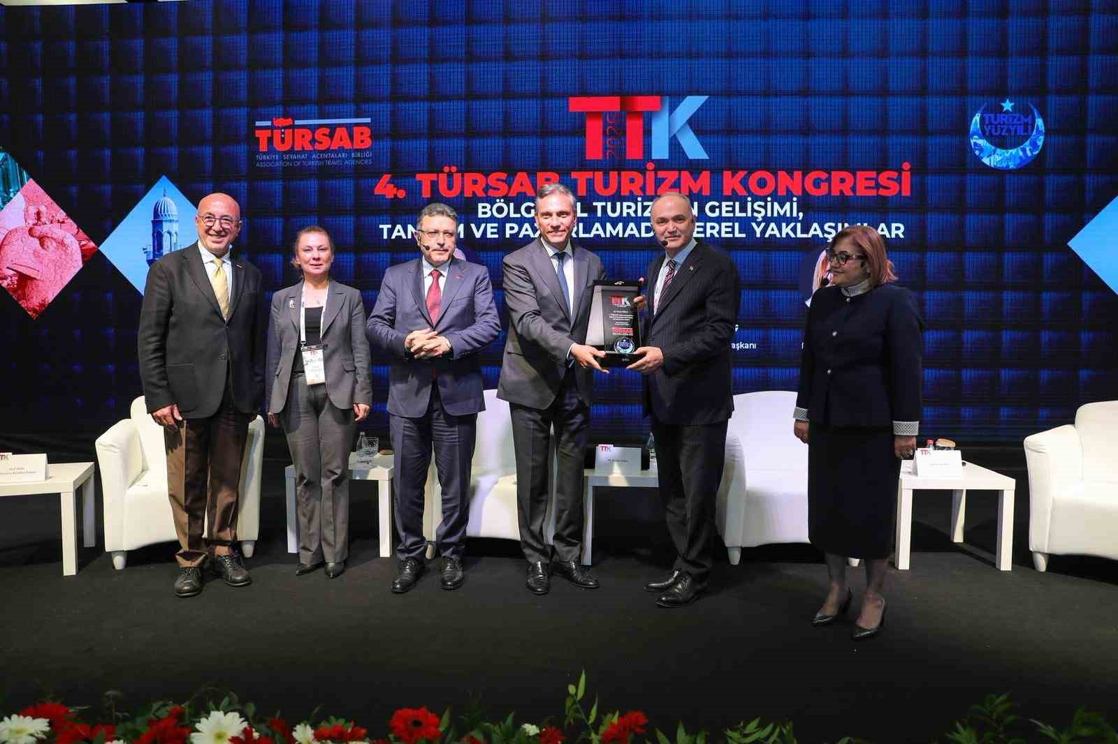 Başkan Özlü turizm sektör temsilcileri ile bir araya geldi
