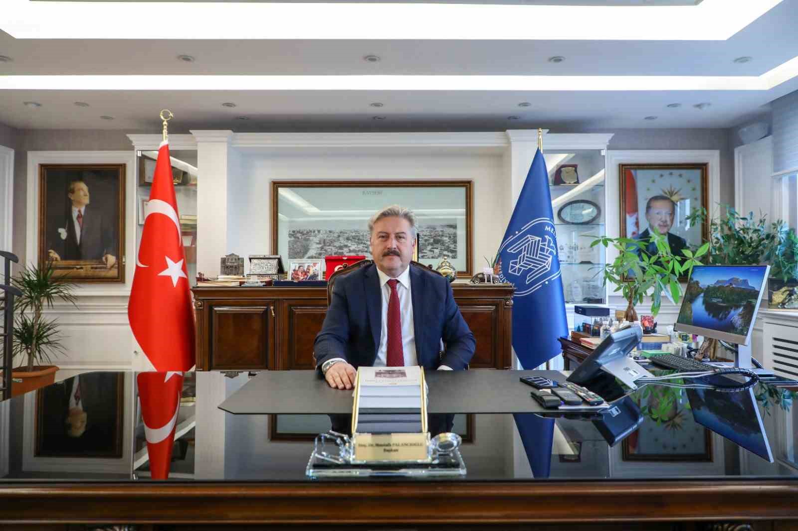 Başkan Palancıoğlu: "Berat; iyiliğe ulaşmak için bir müjdedir"
Başkan Palancıoğlu: "Berat; iyiliğe ulaşmak için bir müjdedir"