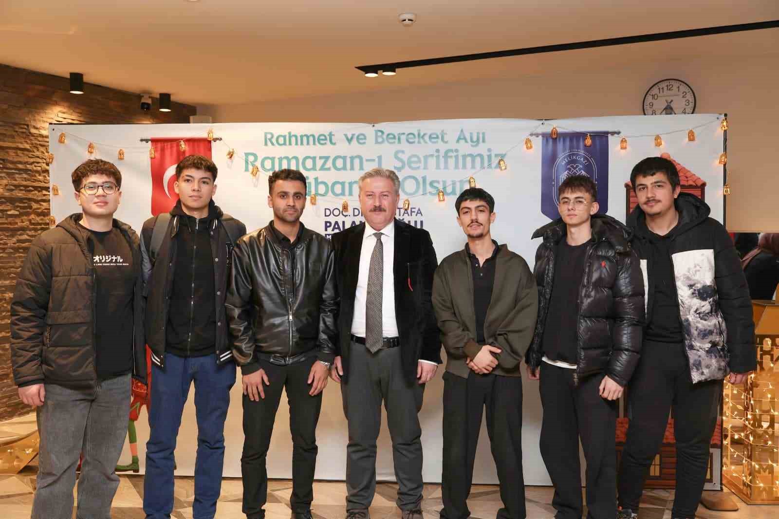 Başkan Palancıoğlu, gençlerle iftar sofrasında buluştu
