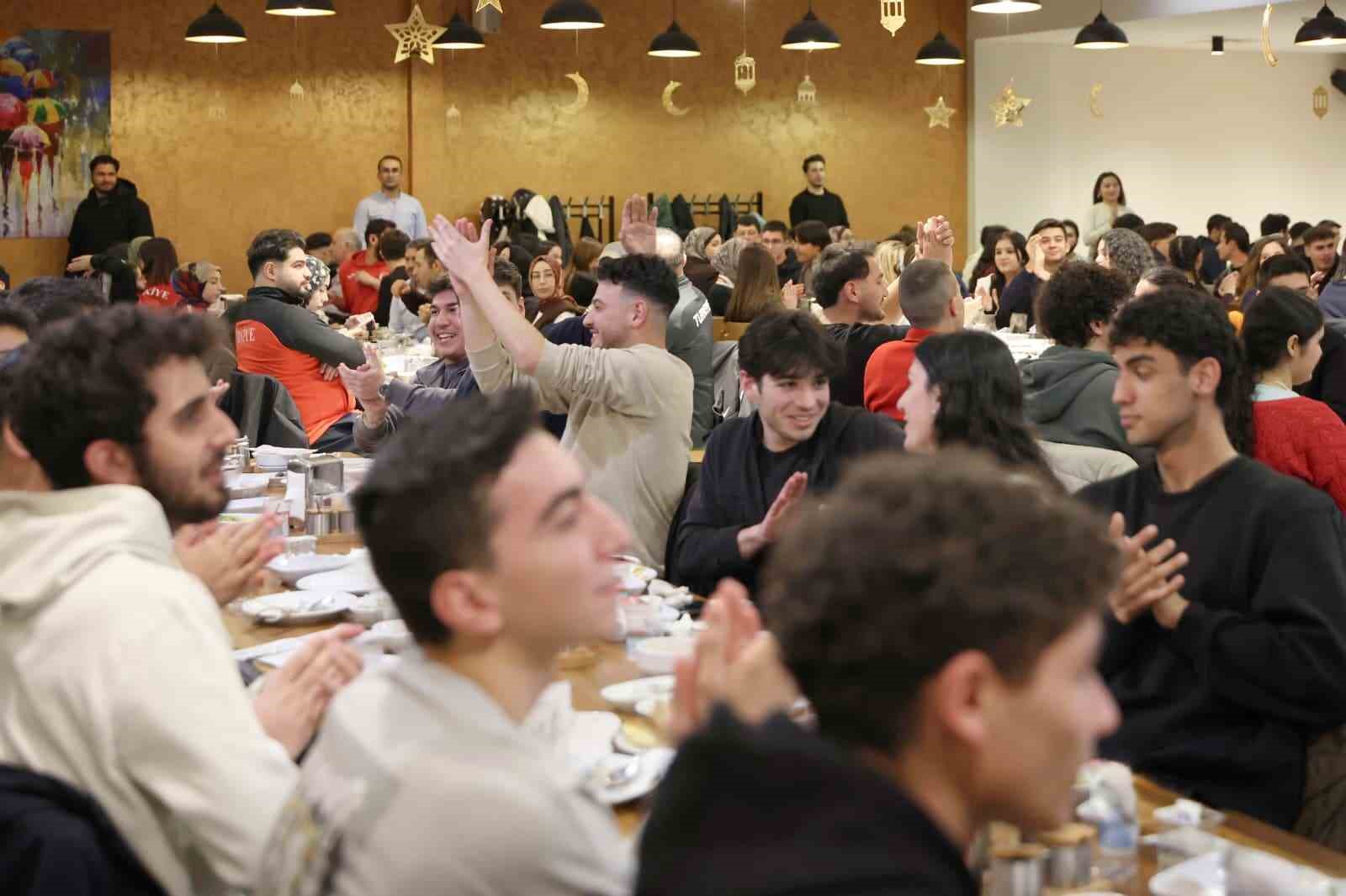 Başkan Palancıoğlu, gençlerle iftar sofrasında buluştu
