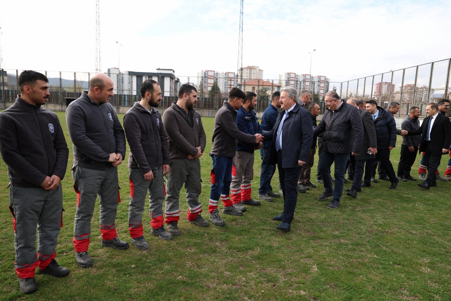 Başkan Palancıoğlu güne mesai arkadaşlarıyla bayramlaşarak başladı
