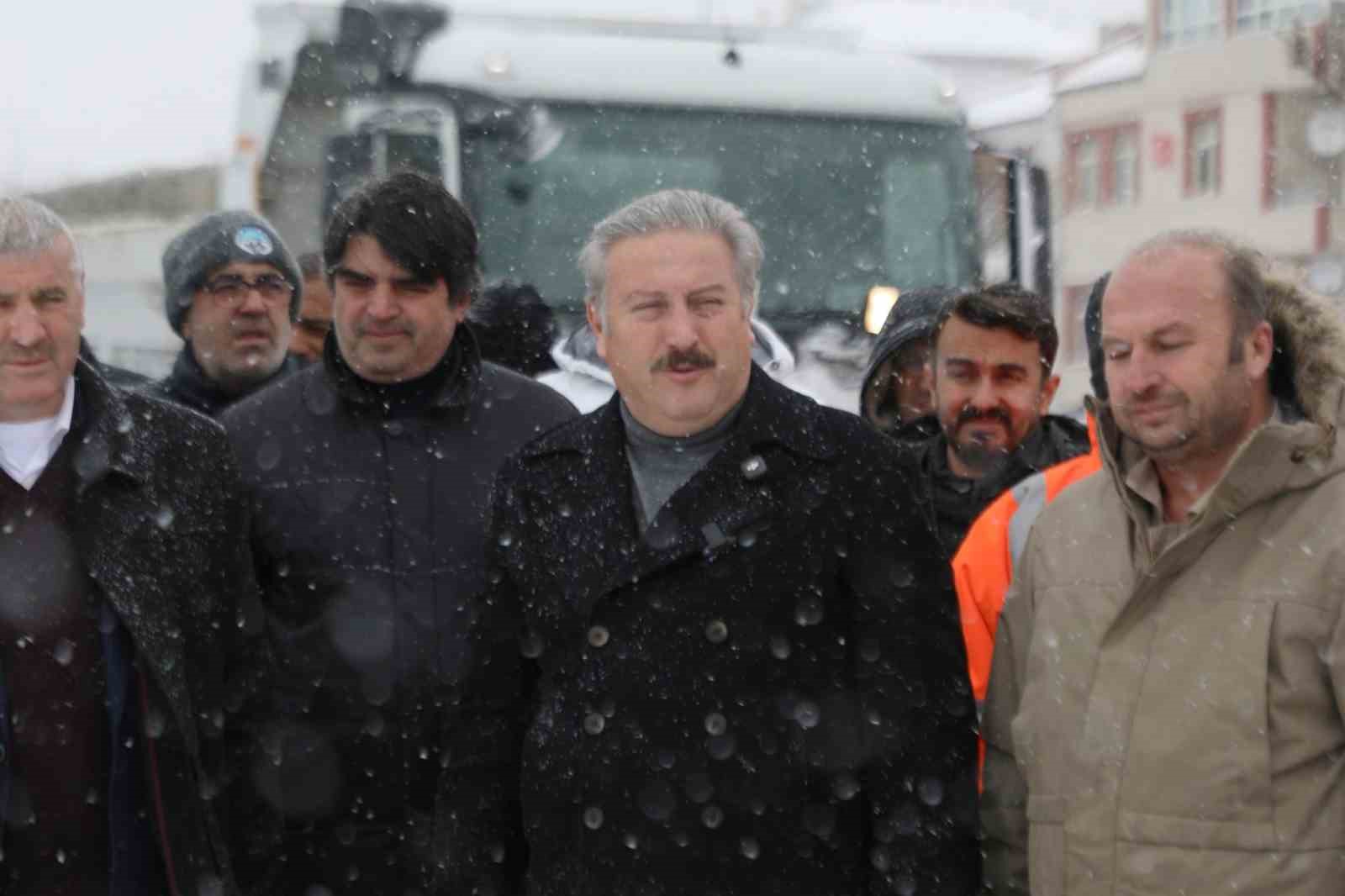 Başkan Palancıoğlu: "Karla mücadelede yoğun çalışmalarımız kesintisiz devam ediyor"
