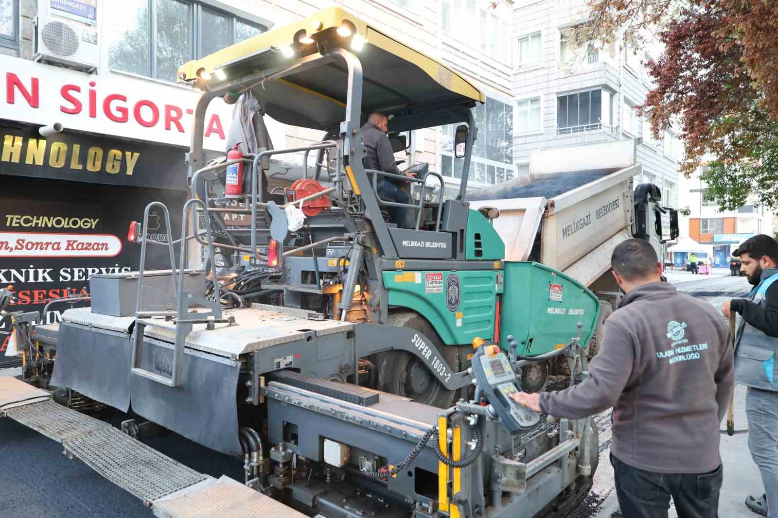 Başkan Palancıoğlu sabahın ilk ışıklarında sahada
