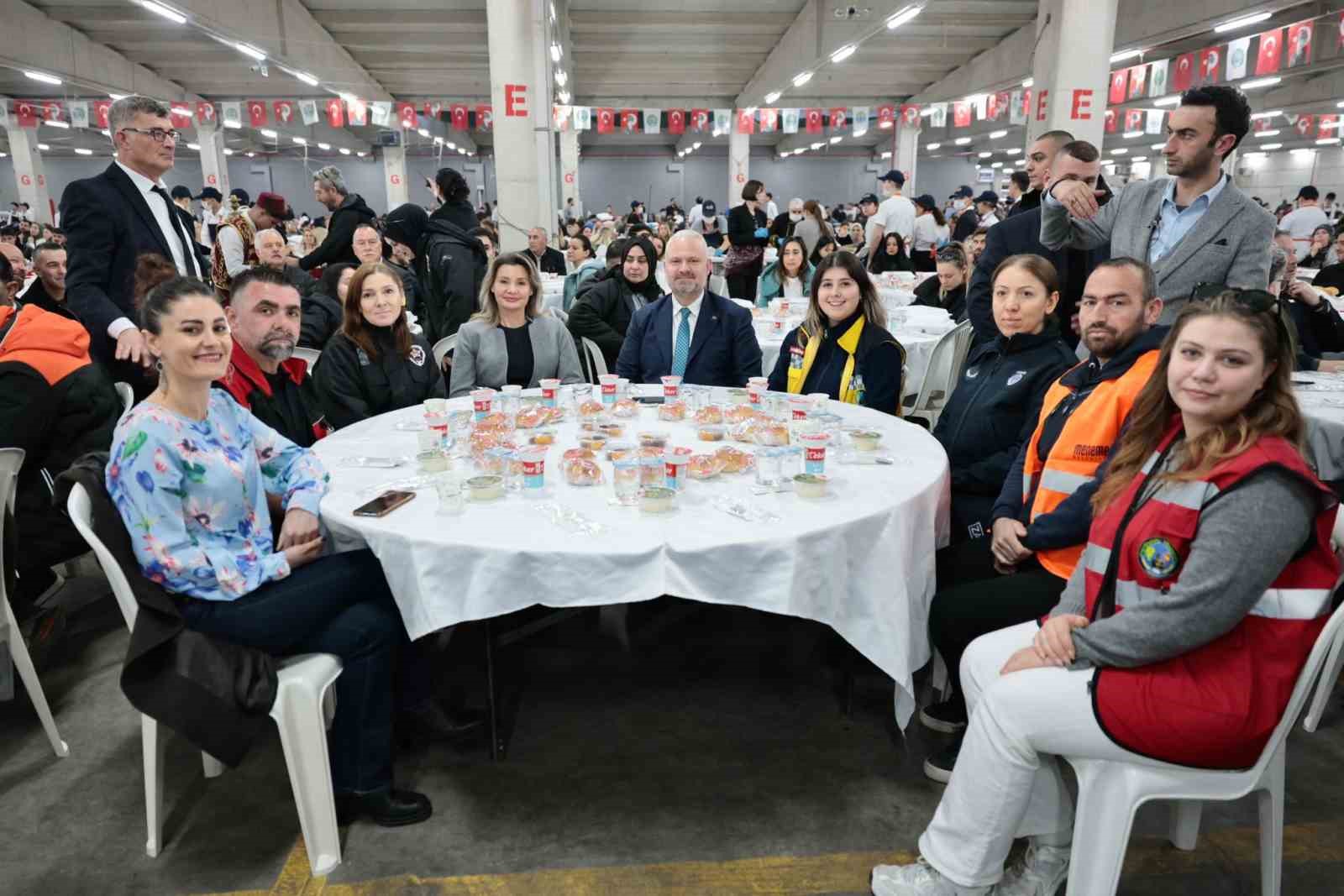 Başkan Pehlivan, personelle iftar sofrasında buluştu
Başkan Pehlivan, personelle iftar sofrasında buluştu