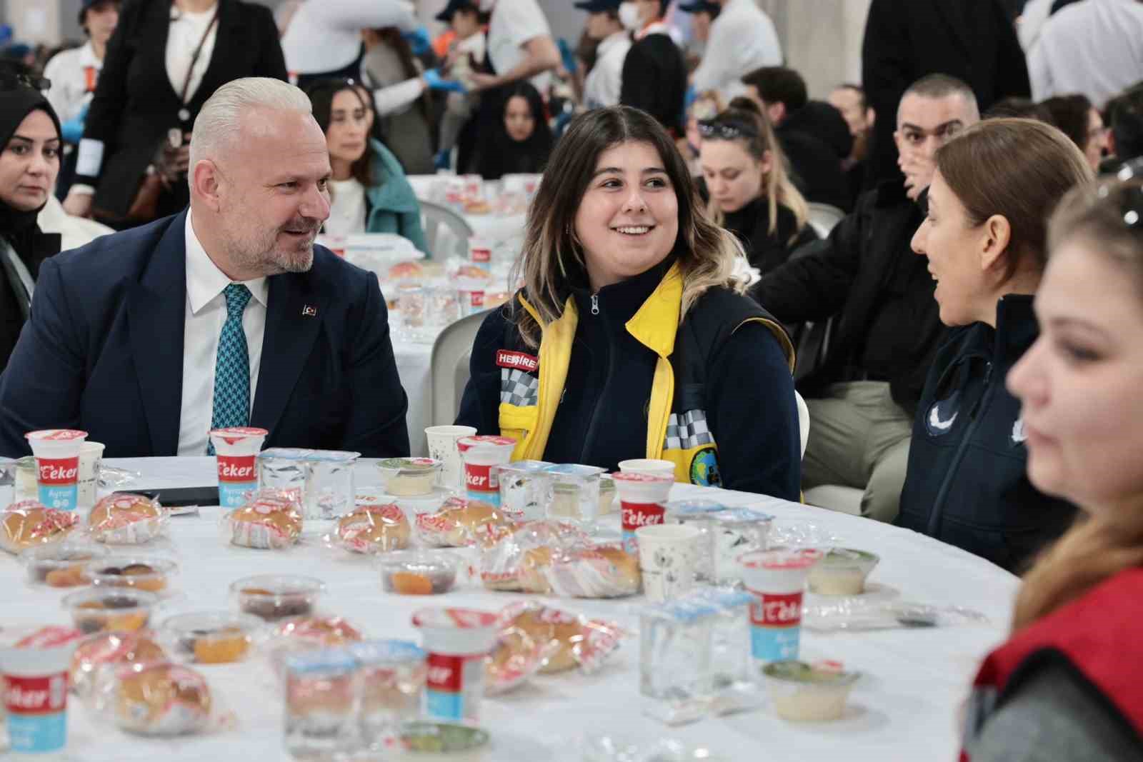 Başkan Pehlivan, personelle iftar sofrasında buluştu
Başkan Pehlivan, personelle iftar sofrasında buluştu