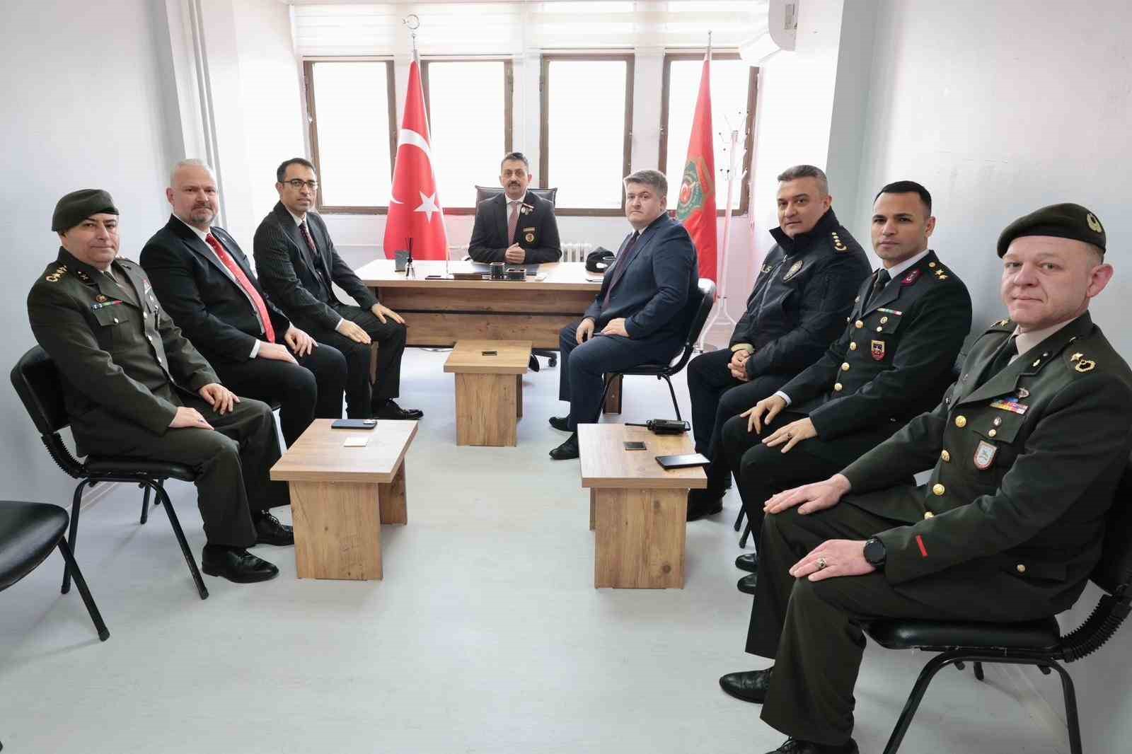 Başkan Pehlivan, şehit ailelerini ziyaret etti: "Başımızın tacısınız"
