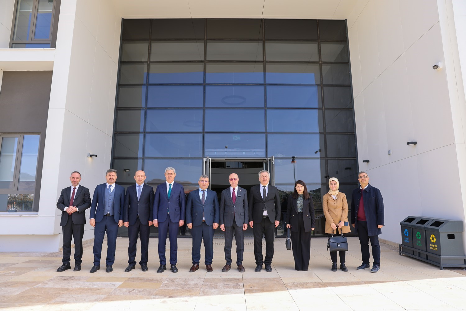 Başkan Pekyatırmacı: "Eğitim alanında yatırımlarımız artarak devam edecek"
Başkan Pekyatırmacı: "Eğitim alanında yatırımlarımız artarak devam edecek"