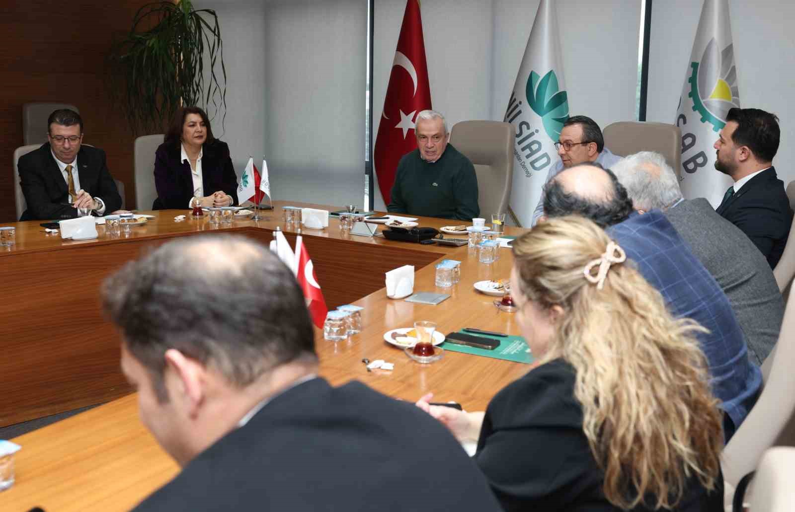 Başkan Şadi Özdemir yüksek teknolojiyi işaret etti
