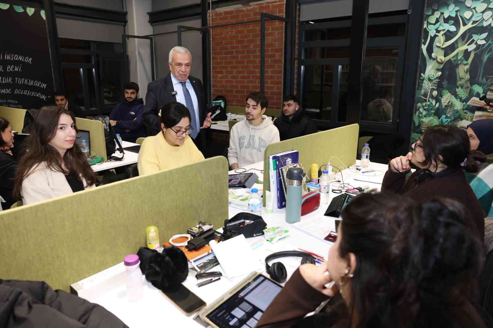 Başkan Şadi Özdemir’den finaller öncesi gençlere moral ziyareti
