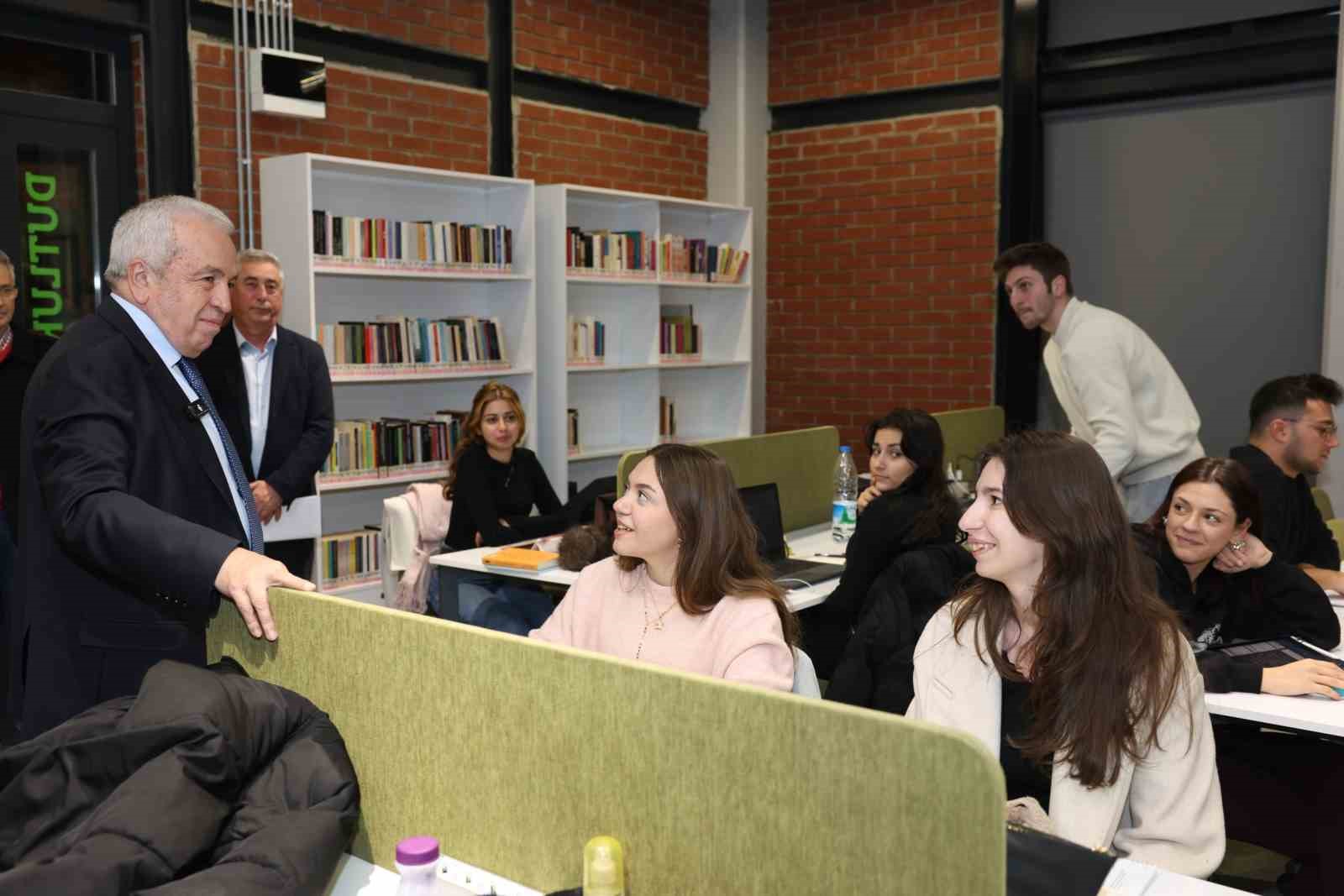 Başkan Şadi Özdemir’den finaller öncesi gençlere moral ziyareti
