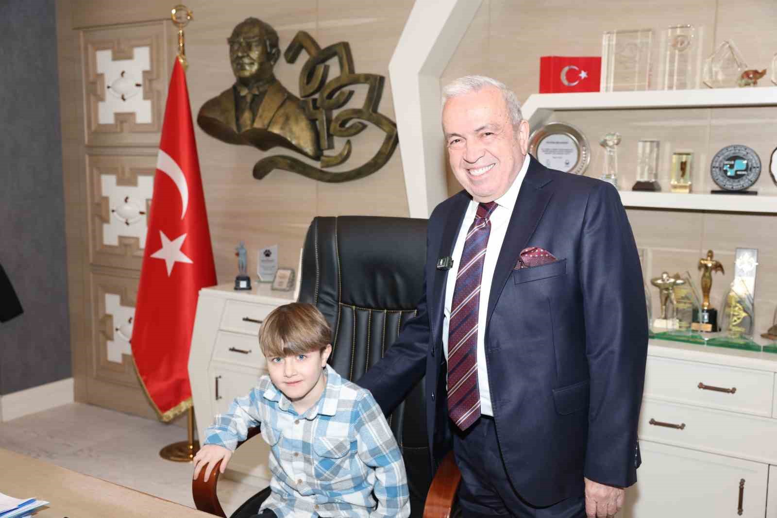 Başkan Şadi Özdemir’den Yağız Efe için dayanışma çağrısı
Başkan Şadi Özdemir’den Yağız Efe için dayanışma çağrısı