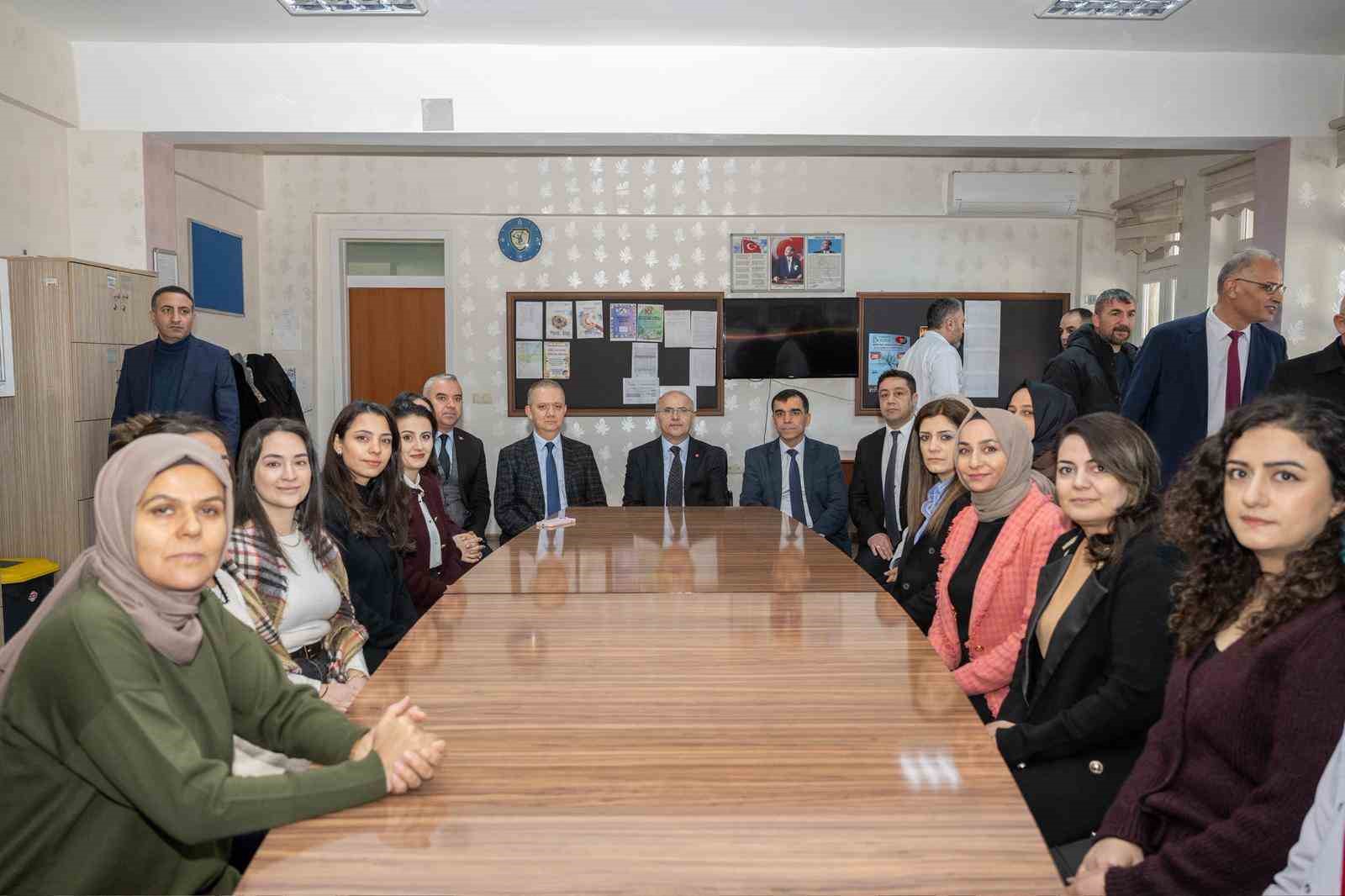 Başkan Sami Er: "En büyük başarı çalışmak ve işini iyi yapmaktır"
Başkan Sami Er: "En büyük başarı çalışmak ve işini iyi yapmaktır"